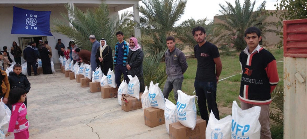Since the onset of the Anbar crisis, IOM and WFP have strategically collaborated to distribute life-saving food items to IDPs fleeing violence throughout the central region of Iraq.