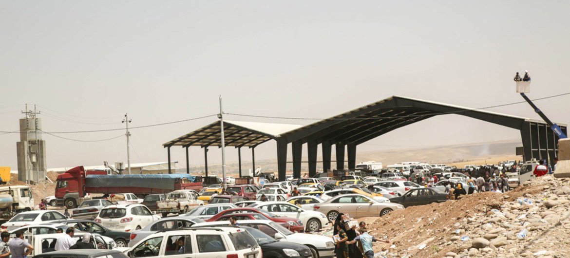 Vehicles of Iraqis fleeing fighting in Mosul at the Khazair checkpoint between Ninewa governorate and the Kurdistan region.