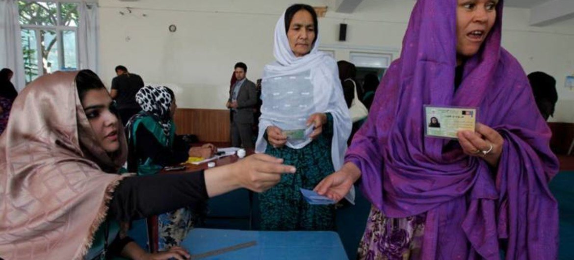 Votantes en la segunda vuelta de las elecciones presidenciales, en junio de 2014  Foto; UNAMA