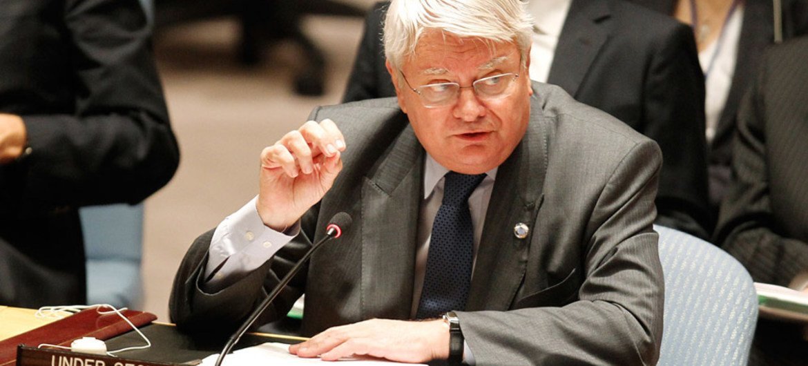 Under-Secretary-General for Peacekeeping Operations Hervé Ladsous addresses the Security Council on the situation in Mali.