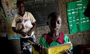 A female student of Hai Tokyo School on the outskirts of Juba, South Sudan participates in a English reading exercise. UNESCO/Mark Hofer (2011)