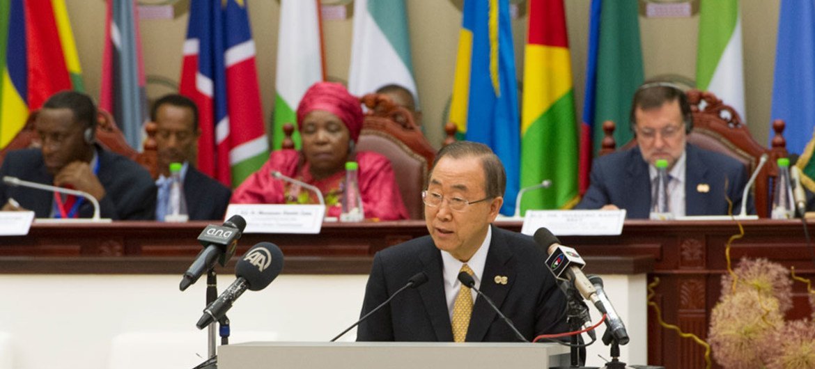 الأمين العام بان كي مون في مؤتمر قمة الاتحاد الأفريقي ال 23 في مالابو، غينيا الاستوائية. صور الأمم المتحدة / إسكندر ديبيبي