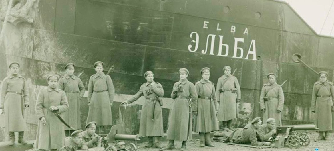 El buque "Elba" transporta soldados estonianos  Foto: autor desconocido Fuente: Estonian Film Archive, Tallinn