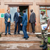 Le Représentant spécial en République centrafricaine et chef de la MINUSCA, Babacar Gaye, lors d'une réunion à Bangui.