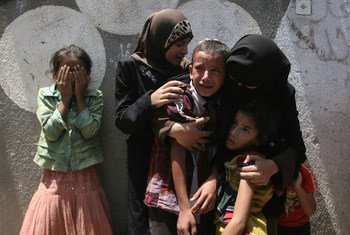 Palestinian children weep at the funeral for their loved ones in Rafah, southern Gaza Strip (15 July 2014).