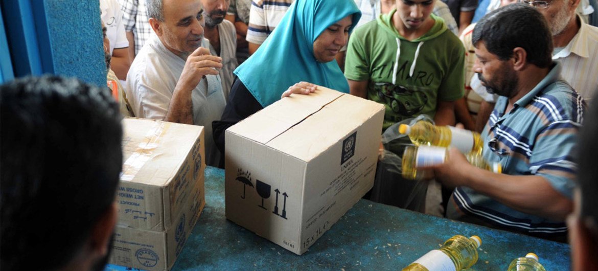 UNRWA continues to distribute food to 830,000 refugees in Gaza.