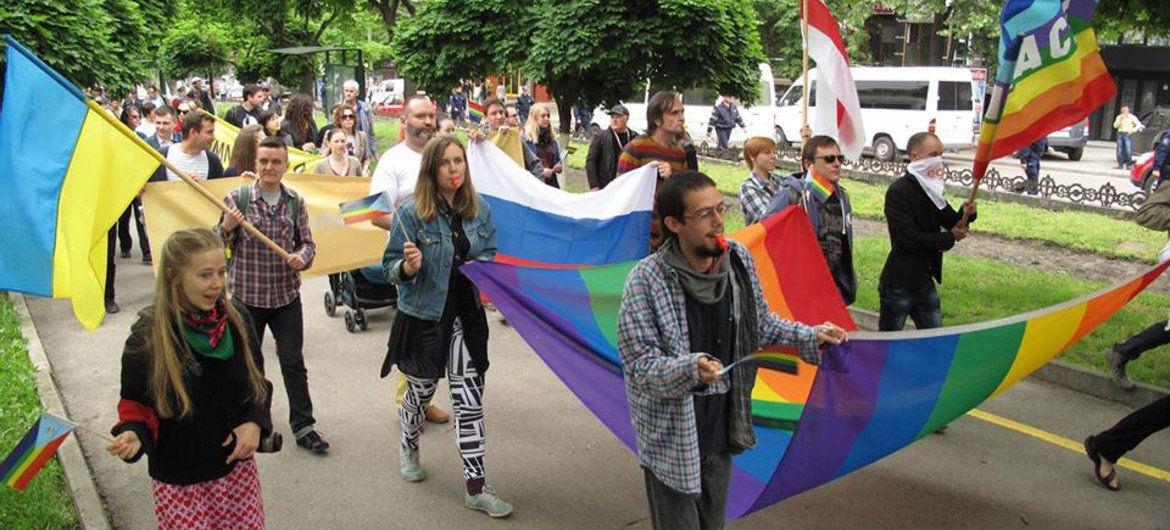 Marche de la fierté de personnes lesbiennes, gays, bisexuelles, transgenres et intersexuées (LGBTI)  en Moldavie. Photo : HCDH/Joseph Smida