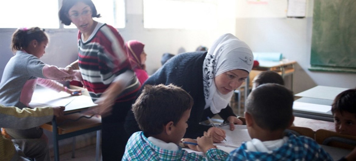 逃亡至黎巴嫩的叙利亚儿童参加由非政府组织开办的学校项目。区域综合信息网/Jodi Hilton