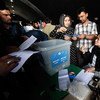 من الأرشيف: اللجنة المستقلة للانتخابات في أفغانستان خلال إجراء عملية المراجعة لنتائج جولة الإعادة للانتخابات الرئاسية التي أجريت في 14 حزيران 2014.