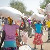 Distribución de alimentos a desplazados en Sudán del Sur  Foto:  PMA/Ahnna Gudmunds