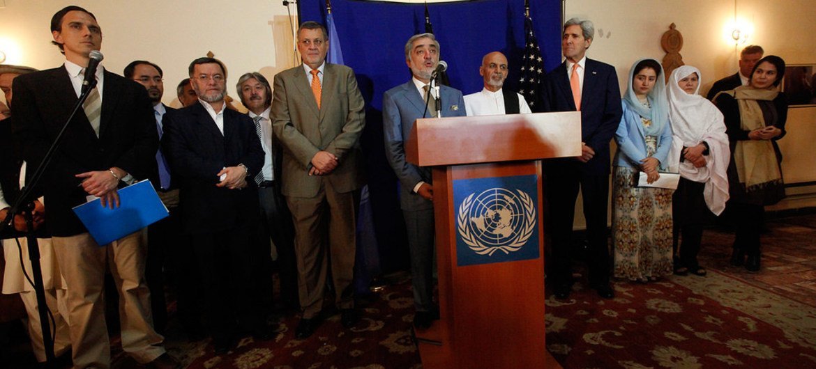 Head of UNAMA, Ján Kubiš, hosted a press conference with both Afghan presidential candidates, as well as US Secretary of State, John Kerry, in the capital Kabul.