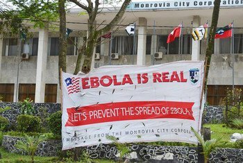 Une banderole à Monrovia, au Libéria, appelant à lutter contre la propagation d'Ebola. Photo MINUL