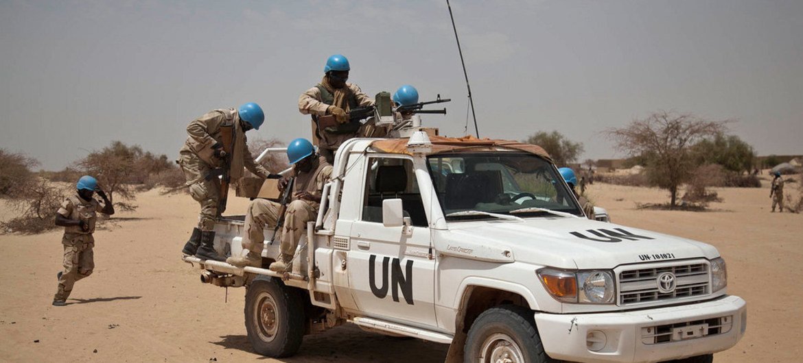 联合国维和人员在马里廷巴克图东北部巡逻。联合国马里多层面综合稳定特派团图片/Marco Dormino
