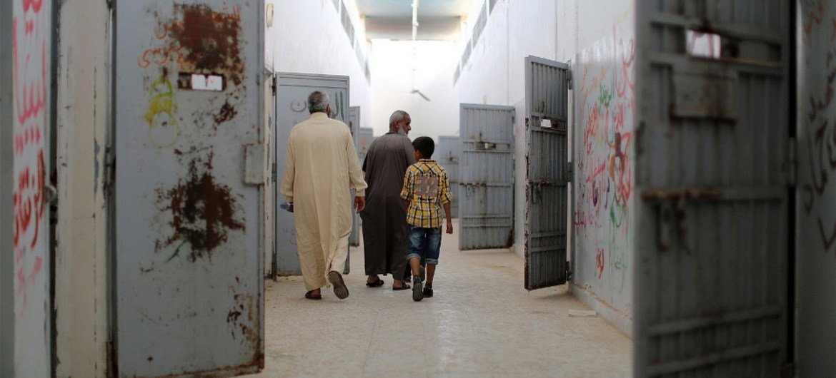 Aperçu des cellules de la prison d'Abu Salim, en Libye.Des milliers d'hommes, de femmes et des enfants sont détenus dans des conditions « horribles » en Libye par des groupes armés, selon le nouveau rapport conjoint du Bureau des droits de l'homme de l'ONU et de la Mission d'appui des Nations Unies en Libye (MANUL), 