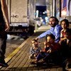 Родители с детьми  из Сирии  спят на улицах  в Стамбуле,  Турция. Фото   УВКБ