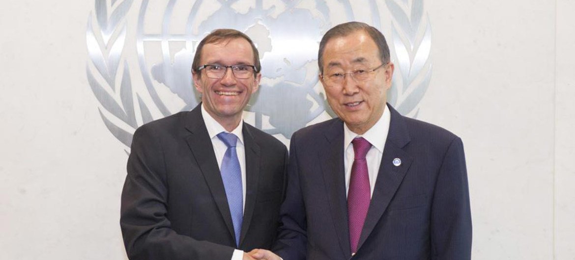 Secretary-General Ban Ki-moon (right) meets with Espen Barth Eide, his Special Adviser on Cyprus.