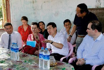Director of the Regional Bureau for Asia and the Pacific of the UN Development Programme (UNDP), Haoliang Xu (second right), and OCHA Director of Operations John Ging (right) with community members in Aung Mingalar Ward, Sittwe, Myanmar.