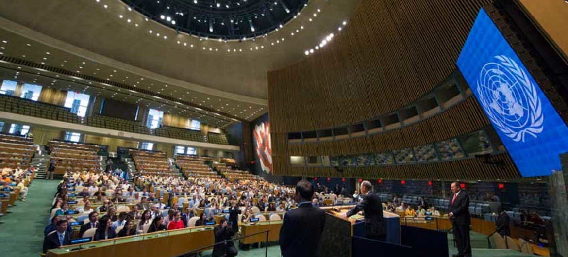 Генсек ООН посещает зал Генеральной Ассамблеи, открытый после ремонта. 15 сентября 2014 года. 