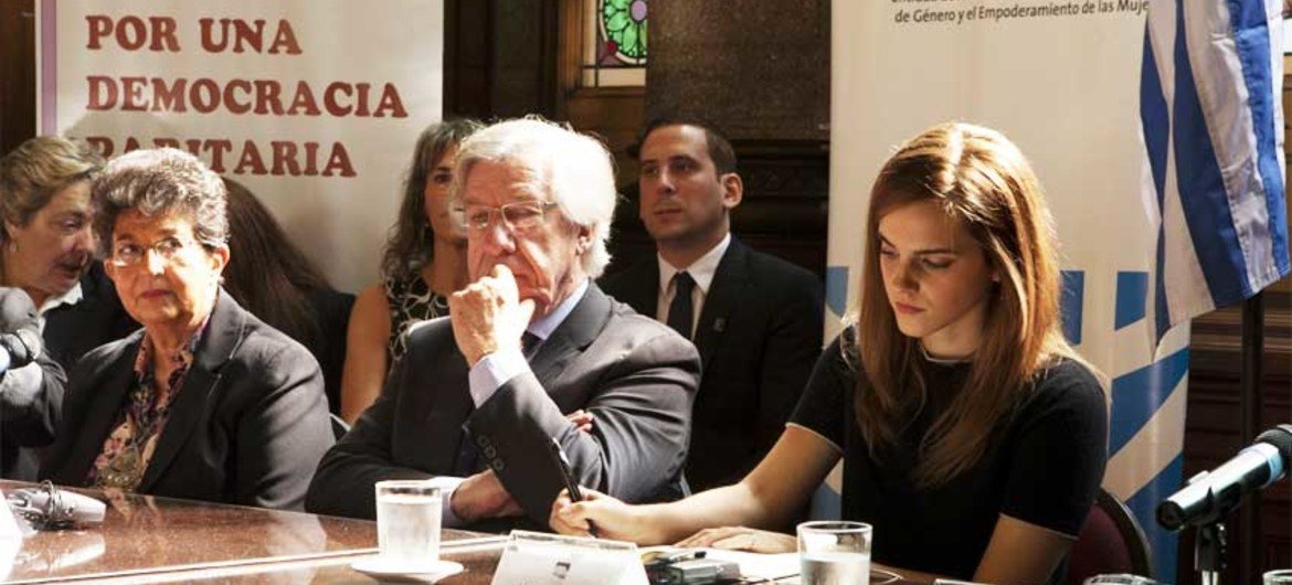 On her first country visit as UN Women’s Goodwill Ambassador, British actor Emma Watson (right) visited Uruguay's Parliament where she met with Vice President Danilo Astori (2nd right).