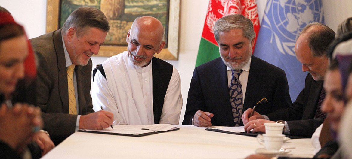 Pictured left to right: Ján Kubiš, Special Representative of the UN Secretary-General for Afghanistan, and presidential candidates Dr.Ashraf Ghani Ahmadzai, and Dr. Abdullah Abdullah.