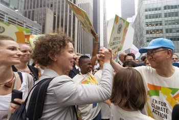 Secretary-General Ban Ki-moon (right) at the People’s Climate March held in New York City, ahead of the 2014 Climate Summit he is hosting at UN Headquarters on 23 September.