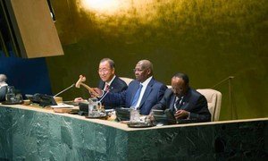 Sam Kahamba Kutesa (centre), President of the sixty-ninth session of the General Assembly, opens the general debate of the session. He is flanked by Secretary-General Ban Ki-moon (left) and Tegegnework Gettu, Under-Secretary-General for General Assembly and Conference Management.