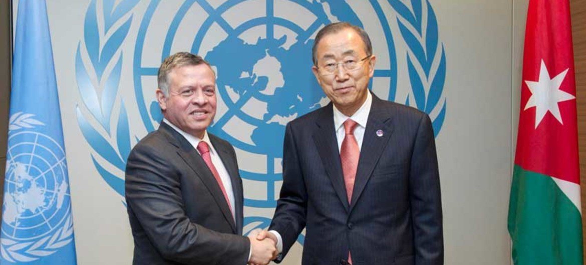 Le Secrétaire général Ban Ki-moon (à droite) avec le Roi Abdallah II de Jordanie en septembre 2014. Photo ONU/Eskinder Debebe