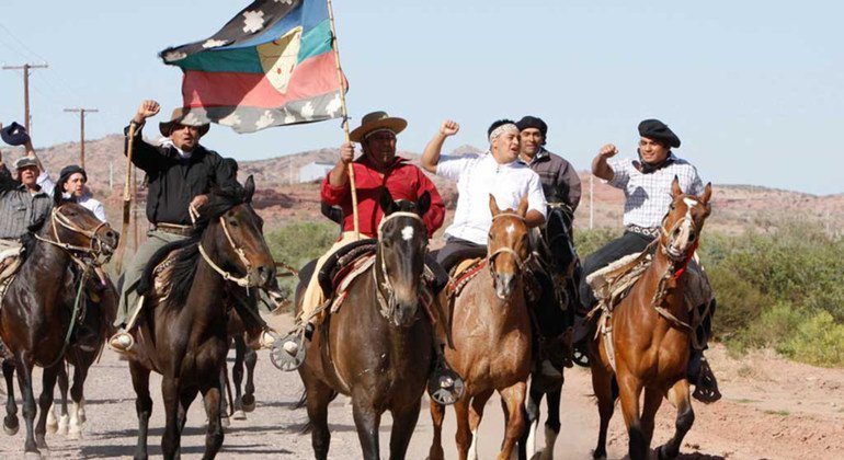 Indígenas mapuches se manifeistan contra las actividades de las empresas petroleras en sus tierras. Foto de archivo: WGIA/Alejandro Parellada