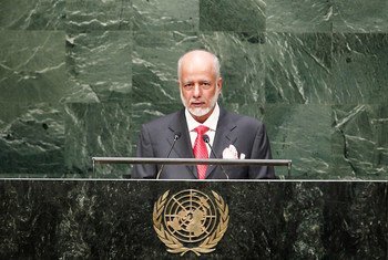 Foreign Minister Yousef Bin Al-Alawi Bin Abdulla of the Sultanate of Oman addresses the General Assembly.
