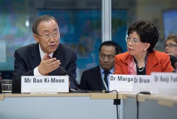 La Directrice-générale de l'OMS, Margaret Chan (à droite) avec le Secrétaire général de l'ONU, Ban Ki-moon. Photo ONU/Jean-Marc Ferré