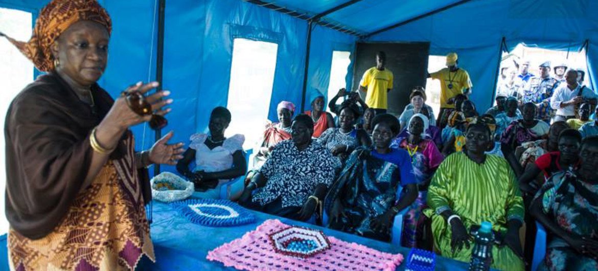 Special Representative Zainab Bangura (left) meeting with internally displaced people at protection of civilians site at UNMISS base in Juba, South Sudan.