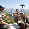 Des Casques bleus du groupe d'observateurs militaires des Nations Unies en Inde et au Pakistan (UNMOGIP) sur la ligne de contrôle qui sépare les deux pays.