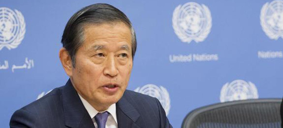 Under-Secretary-General for Management, Yukio Takasu, briefs the press on the financial situation of the Organization.