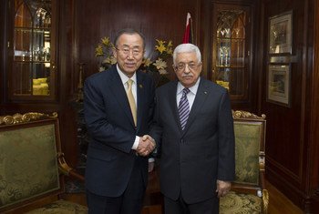 Secretary-General Ban Ki-moon and Palestinian President Mahmoud Abbas at International Gaza Reconstruction Conference, Cairo, Egypt (12 October 2014).