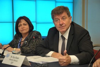 ILO Director-General Guy Ryder speaks at a press conference in Lima, Peru, shortly before the 18th American Regional Meeting began. At left is Elizabeth Tinoco, the Regional Director for Latin America and the Caribbean.