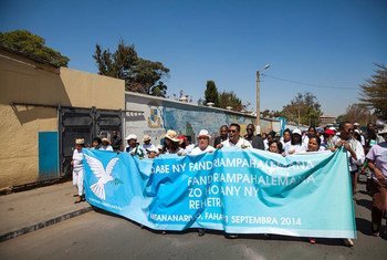A walk organized by women in Madagascar for peace and democracy. (file)