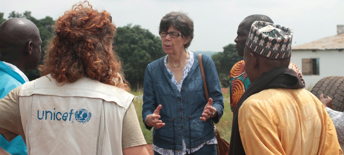 Senior Humanitarian Coordinator for the Central African Republic (CAR), Claire Bourgeois (centre).
