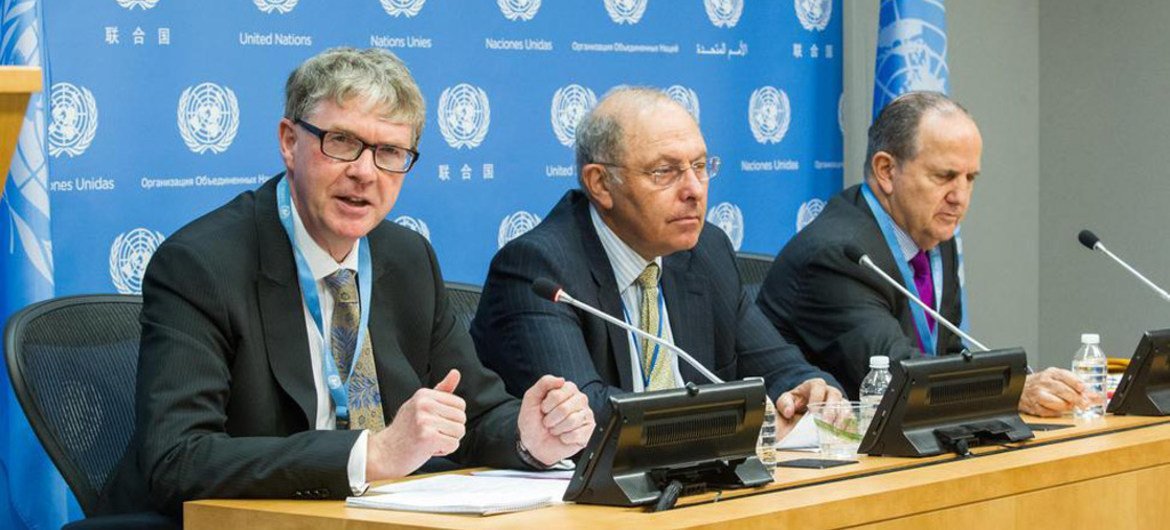 From left: Chairperson of the UN Subcommittee on the Prevention of Torture (SPT), Malcolm Evans; the Chairperson of the UN Committee against Torture Claudio Grossman and Special Rapporteur  Juan Méndez hold press conference.