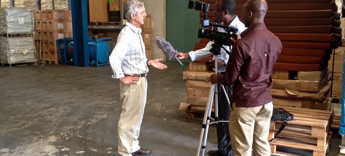 At UN Humanitarian Response Depot (UNHRD) warehouse in Accra, Ghana, UNMEER's head, Anthony Banbury, speaks to some international media outlets on the latest developments in the Ebola Response.
