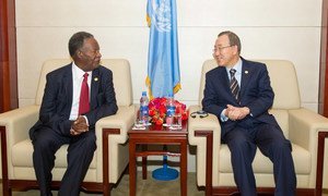 Secretary-General Ban Ki-moon (right) meets with President Michael Chilufya Sata of Zambia in Addis Ababa, Ethiopia, where they were attending the African Union Summit on 26 May 2013.