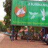 من الأرشيف: شعارات تدعو إلى السلام في واغادوغو، عاصمة بوركينا فاسو.