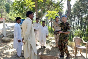 Peacekeepers from the UN Military Observer Group in India and Pakistan (UNMOGIP) speak with the local population near Bhimbar UN Field Station, Pakistan.