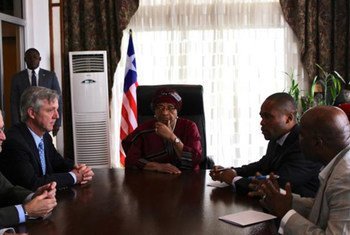Head of the UN Mission for Ebola Emergency Response (UNMEER), Anthony Banbury (left) meeting with the President of Liberia Ellen Johnson-Sirleaf (to his left) in the capital Monrovia.