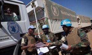 UNAMID commanders from Rwanda and Ethiopia exhange duties in Tabit, North Darfur, to escort a convoy of World Food Programme (WFP) trucks travelling from El Fasher to Shangil Tobaya.