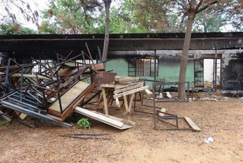 Une école secondaire incendiée dans l'Etat de Yobe, au Nigéria, en novembre 2014. Photo IRIN/Aminu Abubakar (archives)
