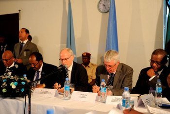 Special Representative Nicholas Kay (centre) addresses the High-Level Partnership Forum of the Somali Development and Reconstruction Facility Steering Committee in Mogadishu.