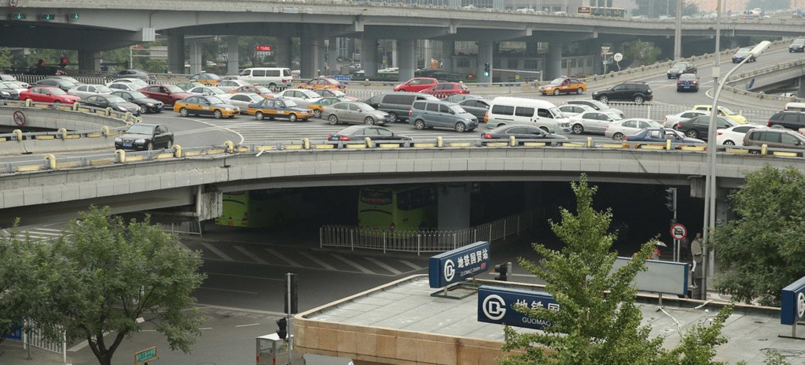 Embouteillages à Beijing. La Banque mondiale travaille avec plusieurs grandes villes chinoises pour réduire ces embouteillages et les émissions de gaz à effet de serre. Photo : Banque mondiale/Wu Zhiyi