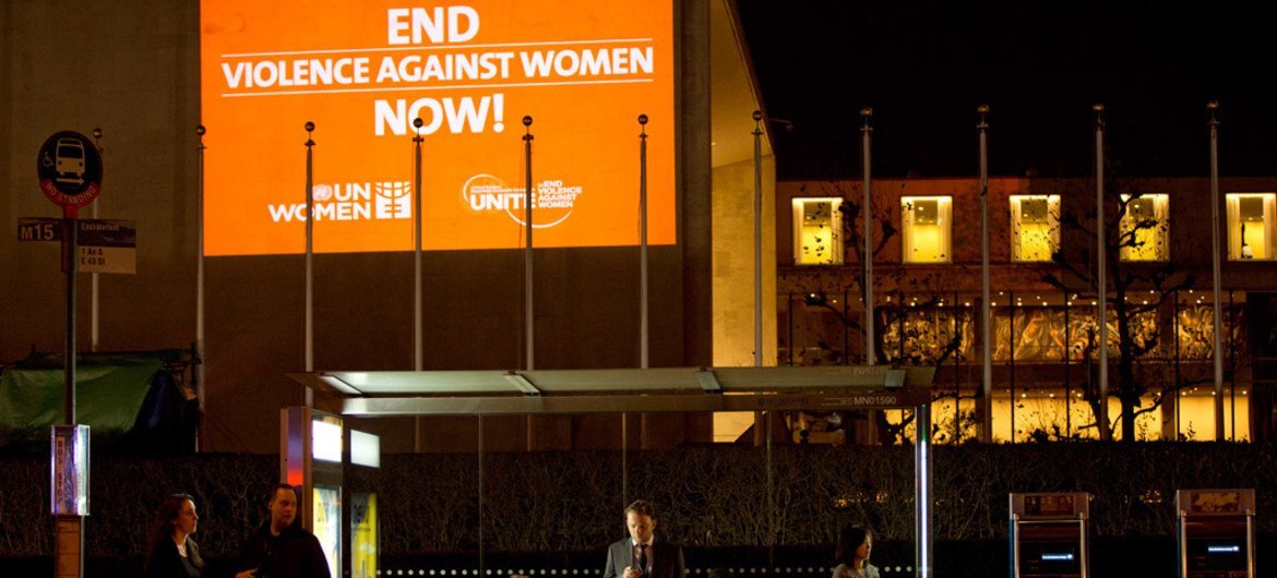 متحدون من أجل إنهاء العنف ضد المرأة. المصدر:  هيئة الأمم المتحدة للمرأة / رايان براون