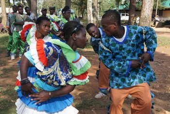 La danse Isukuti de célébration traditionnelle pratiquée par les communautés Isukha et Idakho de l’ouest du Kenya a été inscrite en 2014 sur la Liste du patrimoine culturel immatériel nécessitant une sauvegarde urgente.
