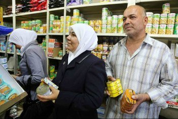 A Syrian refugee family shopping for food in one of the stores with which WFP cooperates in Chtoura town, in Bekaa valley, Lebanon.